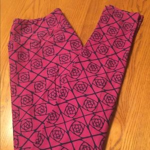 ✨$5 Bargain✨ OS LuLaRoe Geometric Rose Leggings